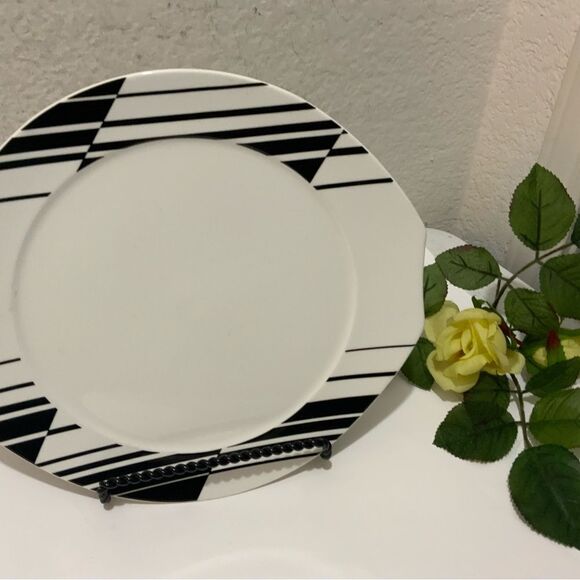 VILLEROY & BOCH LINEA black white Made in Luxembourg 10.5” B1